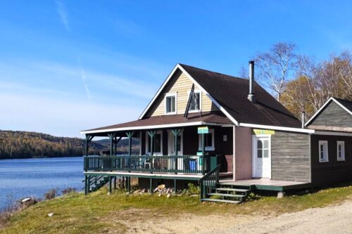 Choisir un chalet pour 8 personnes : confort, espace et nature au rendez-vous